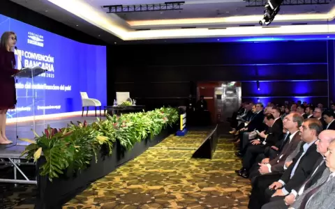 Liz Cramer, presidenta ejecutiva de Asoban durante la inaugruaci�n.