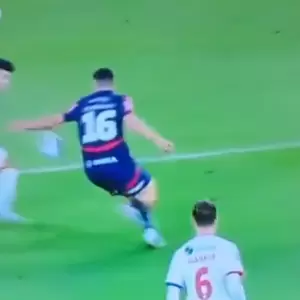 Pedro Sarabia sobre la mano de Fabrizio Peralta: "Todos sabemos que, si era a la inversa, cobraba"