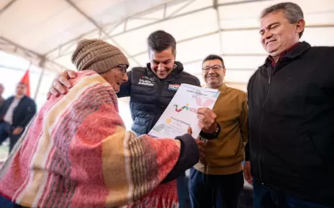 Entrega de t�tulos de propiedad Colonia Barbero.