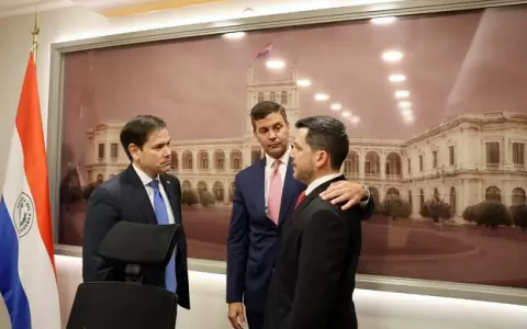 Secretario de Estado de EE. UU., Marco Rubio, junto a Santiago Pe�a y Ra�l Latorre.