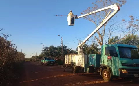Brigada de trabajadores de la empresa estatal de electricidad.