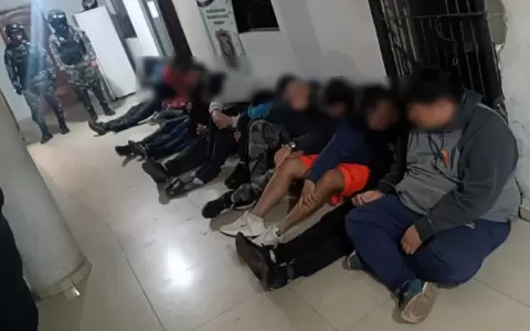 Detenidos por perturbaci�n a la paz p�blica en inmediaciones de la Facultad de Derecho UNA.
