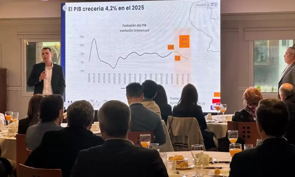 Presentación del informe por parte del economista Jorge Garicoche.