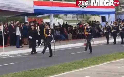 Por primera vez una mujer dirige en los desfiles una agrupaci�n militar.