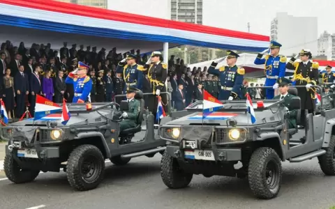 Desfile militar del 14 y 15 de Mayo.