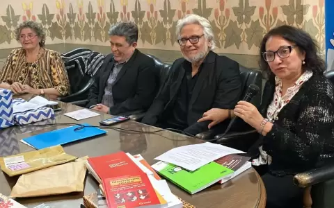 Acto de entrega de los libros.