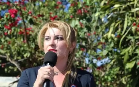 Rosa Flores.