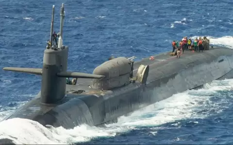 Un submarino de misiles guiados de la fuerza naval de Estados Unidos, durante ejercicios realizados en el Oc�ano Pac�fico.