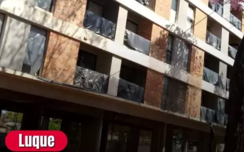 Un obrero falleci� tras caer del quinto piso en una obra.