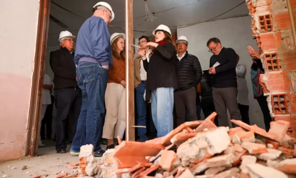 Autoridades involucradas en la remodelaci�n del instituto especializado.