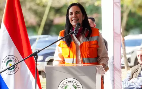 Ministra del MOPC, Claudia Centuri�n.