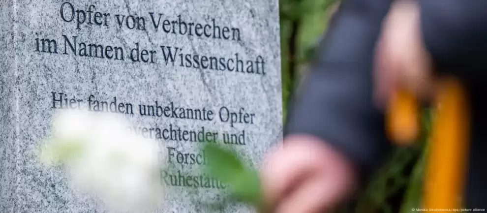 Partes del cuerpo de las víctimas de la era nazi se utilizaron en institutos de investigación de habla alemana décadas después de 1945.
Imagen: DW