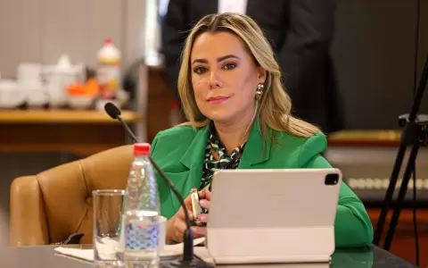 Lizarella Valiente.