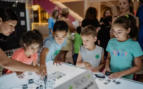 Festejo de d�a del ni�o con mucha ciencia.