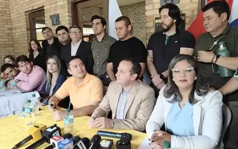 Conferencia de prensa en Ciudad del Este.