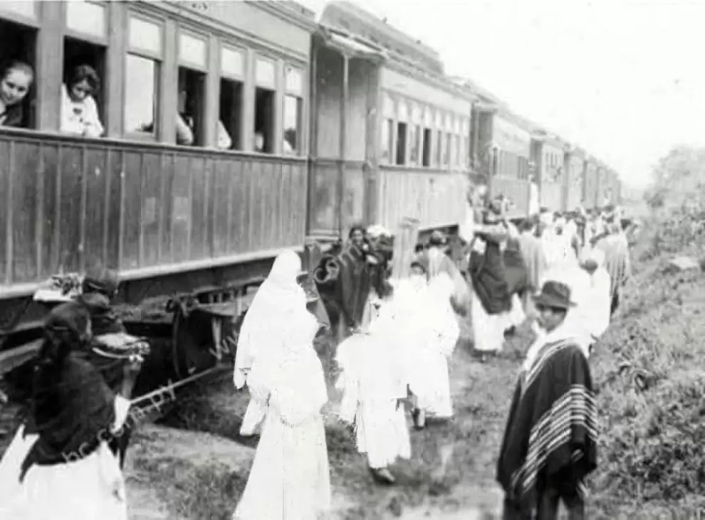 El Ferrocarril Carlos A L�pez en recorrido, 1898.