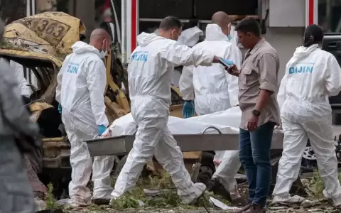 Un cami�n bomba explot� frente a la escuela de aviaci�n militar de Cali y seis civiles murieron y m�s de 60 personas resultaron heridas (21.08.2025).