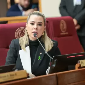 Senadora niega uso de dinero municipal para campaña y anuncia querella contra diputado