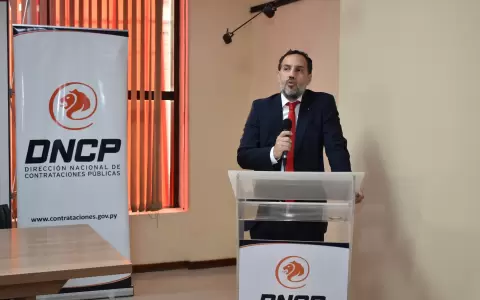 Agust�n Encina, director de Contrataciones P�blicas.