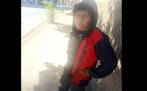El ahora principal sospechoso fue captado por c�maras de seguridad entrando en el lugar donde fue encontrado el cuerpo de la mujer.