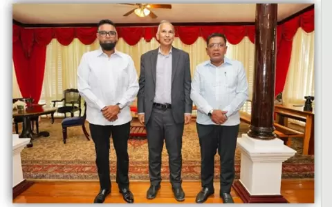 Desde la izquierda: El presidente de Guyana, Ali, Ibrahim, y el ministro Mustapha.