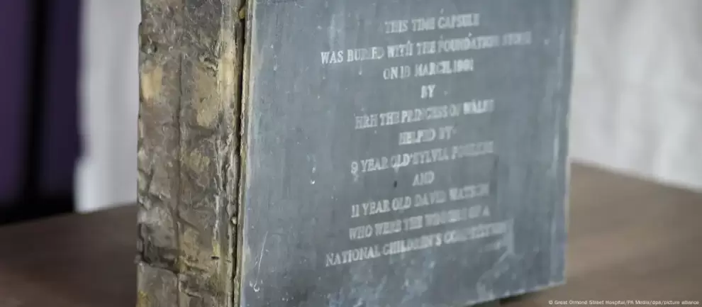 Esta caja de madera fue enterrada por la princesa Diana en el hospital Great Ormond Street de la capital británica.