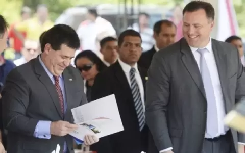 Expresidente Cartes y su entonces ministro de Obras, Jim�nez Gaona, art�fices del fracaso del proyecto.