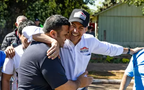 Santiago Pe�a con el hijo de OGD.