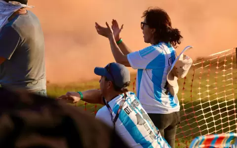 Miles de aficionados acompa�an el desarrollo de la fecha mundial con entusiasmo.