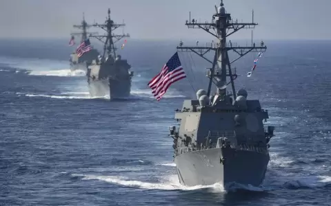 Buqueas navales de Estados Unidos se acercan a Venezuela.