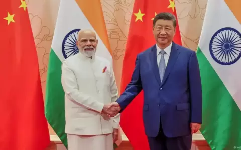 Modi y Xi al comienzo de la reuni�n bilateral.