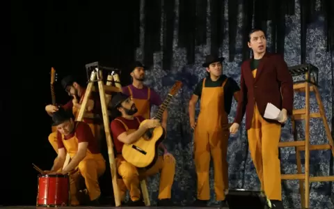 Puesta en escena de "Florania, flores y guaranias".