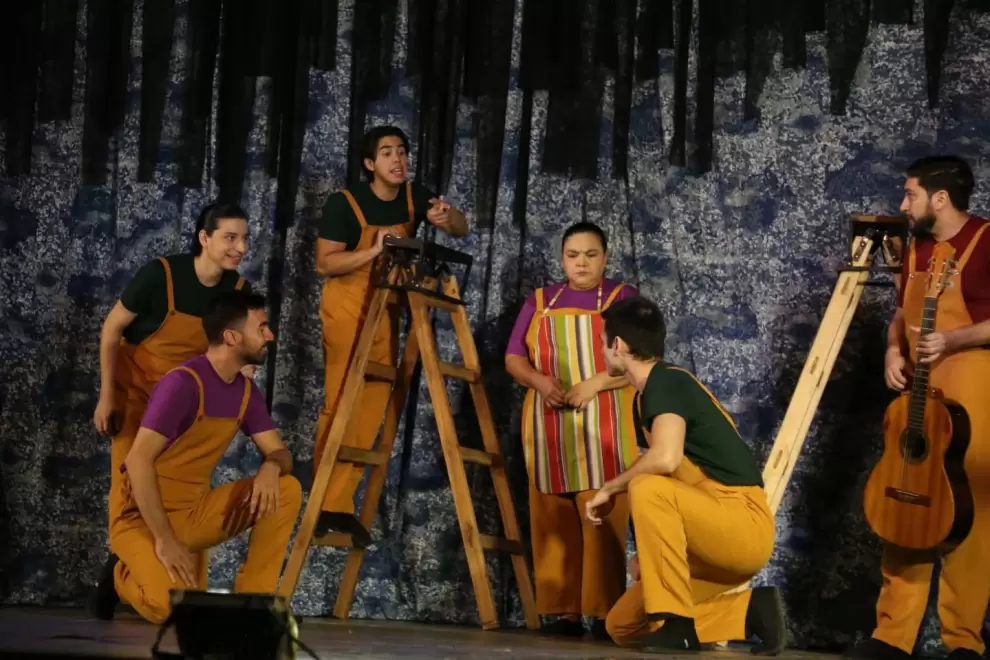 Puesta en escena de "Florania, flores y guaranias".