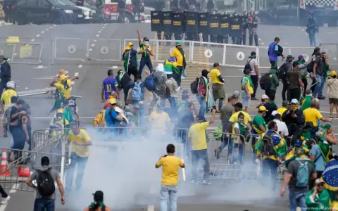 Seguidores de Bolsonaro ingresan por asalto al Pal�cio do Planalto, sede del Gobierno de Brasil, en Brasilia, el 8 de enero de 2023. Foto: EraldoPeres