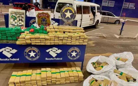 Parte del cargamento de marihuana incautado en el Puente de la Amistad.