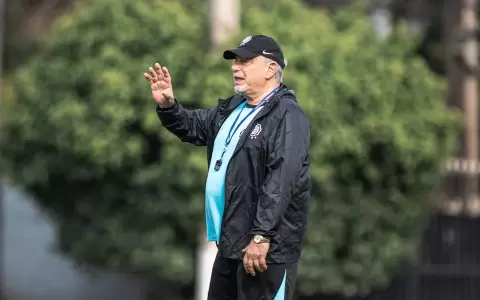 Olimpia: �ver Hugo Almeida prepara una l�nea de 5 para el debut en la Copa Paraguay 2025