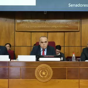 Senadores aprovechan euforia albirroja y reeligen a "Bachi" como presidente del Senado hasta 2028