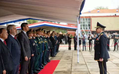 Santiago Pe�a encabez� el d�a del polic�a nacional.