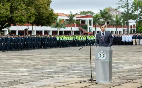 Santiago Pe�a durante el acto de conmemoraci�n por d�a del Polic�a Nacional.