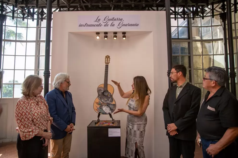 Acto de inauguración de la muestra "La Guitarra, instrumento de la Guarania". Cortesía