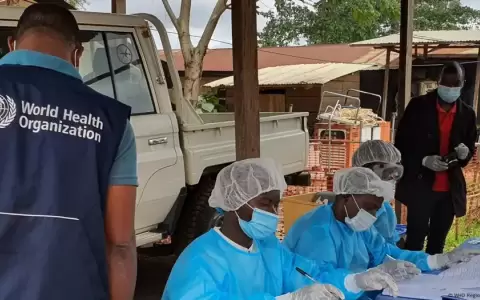 Trabajadores sanitarios preparando la vacuna contra el �bola en Beni, provincia de Kivu del Norte, Rep�blica Democr�tica del Congo (RDC).