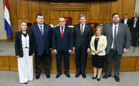 La nueva mesa directiva del Senado.