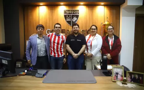 Christian Gayoso, Marcelo Soto, Laura Rojas y autoridades locales.