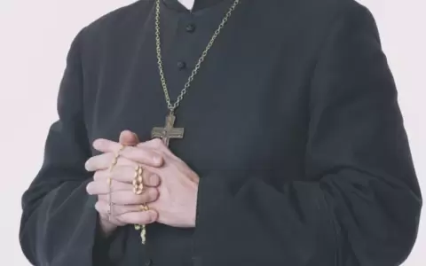 Sacerdote.