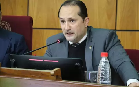 Jalil Rachid, ministro de la Senad en el Congreso.