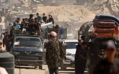 Palestinos desplazados huyen de ciudad de Gaza tras orden de evacuaci�n israel�.