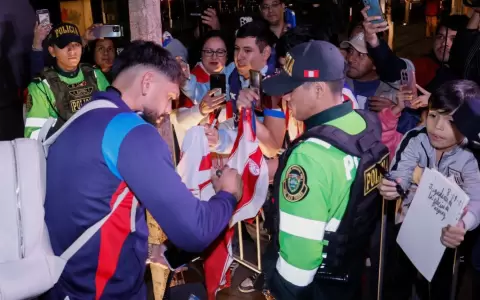 Los jugadores paraguayos sintieron una vez m�s el cari�o de su gente en la llegada a Lima.