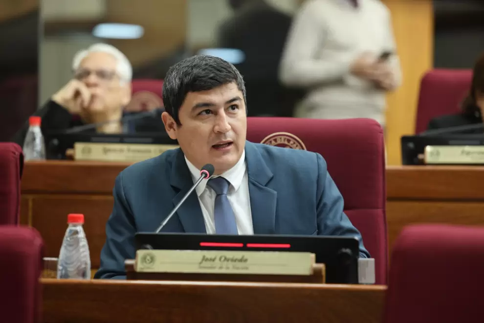 Senador Jos� Oviedo.