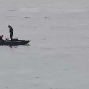 Tras días de espera, iniciarán rescate del camionero que cayó al río en Concepción
