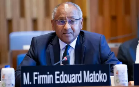 Dr. Firmin �douard Matoko.